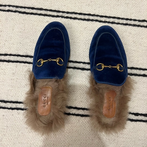 Gucci fur loafers 
Navy Blue velvet - Picture 4 of 6
